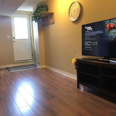 Spacious 2 Bedroom guest suite Toronto Exterior foto